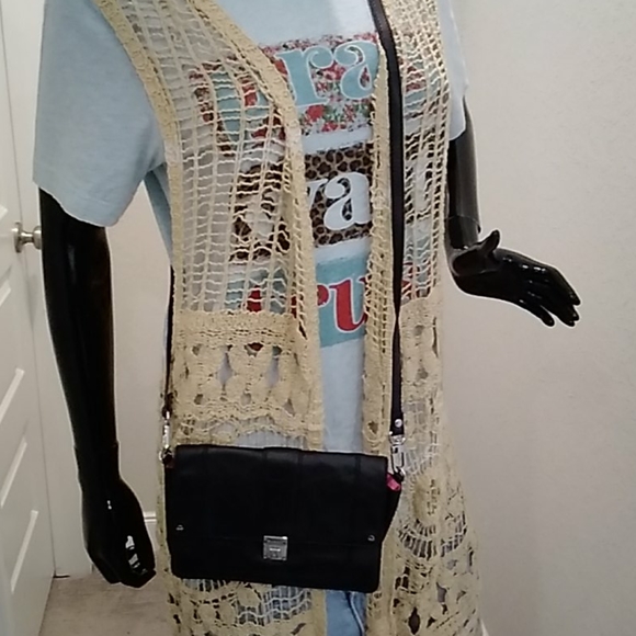 Milly Crossbody - Picture 5 of 8